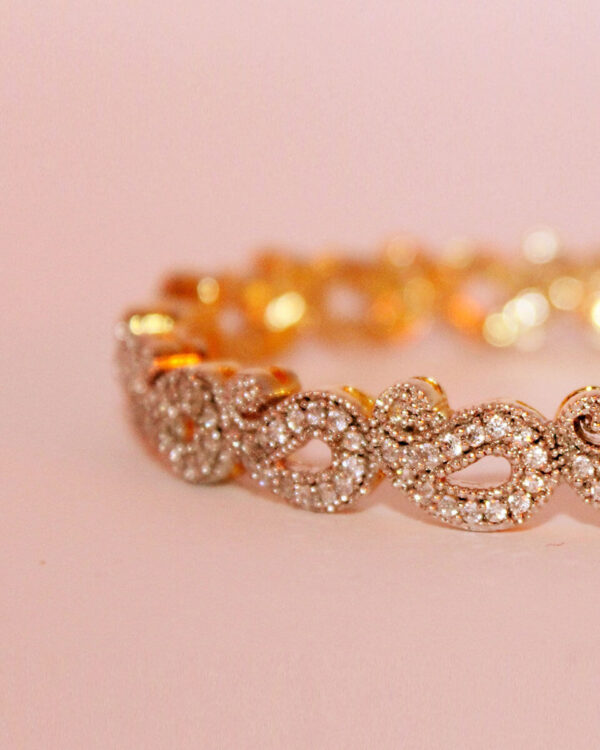 L A 18 CT GOLD AND DIAMOND BRACELET - Image 2